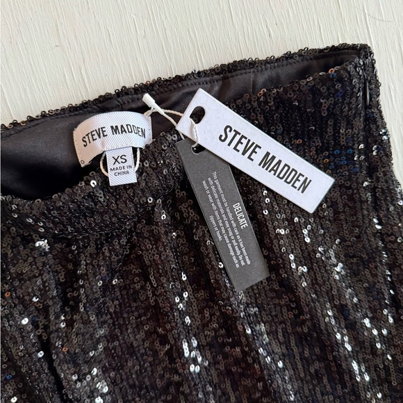 Steve Madden Shimmering Black Sequin Midi Skirt - Picture 2 of 3